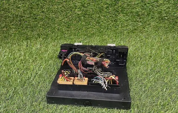 Audi TT TTS Mk2 Power management control unit 8P0907279K F005V00584