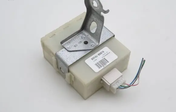 Toyota Avensis T250 Door central lock control unit/module 8974105070