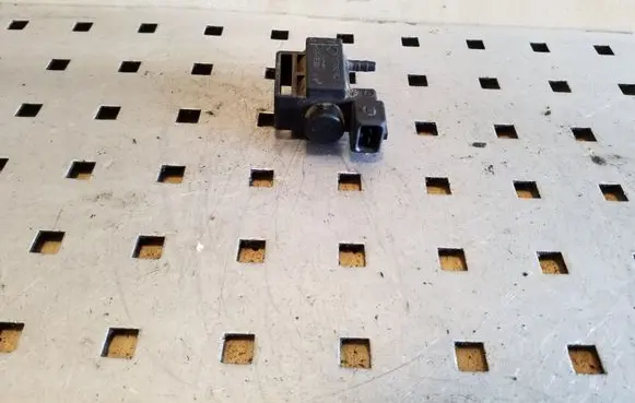 Audi A3 S3 8L Valve vacuum 037906283A