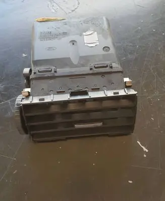 Ford Focus C-MAX Dash center air vent grill 04792004 3M51R014L21A