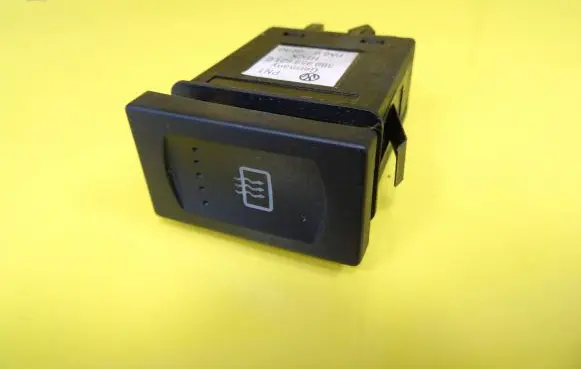 Volkswagen PASSAT B5 Windscreen/window heater switch 3B0959621C
