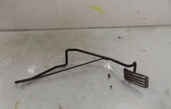 Accelerator throttle pedal