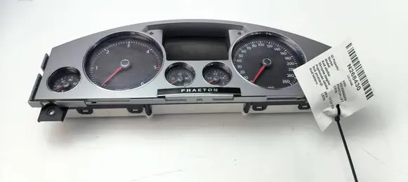 Volkswagen Phaeton Speedometer (instrument cluster) 3D0920886L