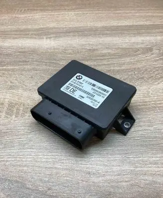 BMW 5 F10 F11 Hand brake control module 6863800 0140181614 Damaged