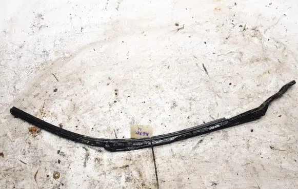 Peugeot 206 Front wiper blade arm