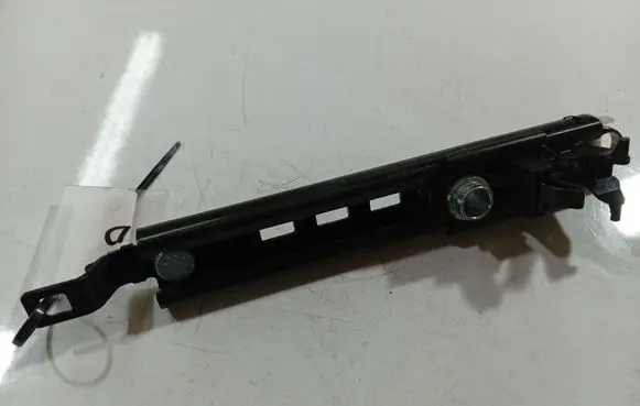 Opel Zafira B Seat belt adjustment rail 13166032