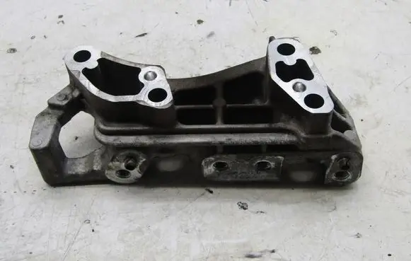 Peugeot 308 Engine mounting bracket 9808561080