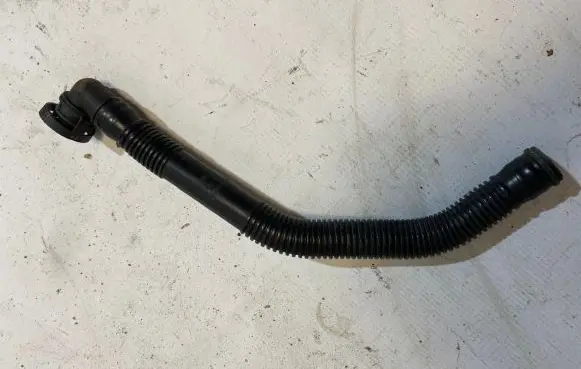 Volkswagen Golf VI Breather hose/pipe 1K0129637D 1K0129637