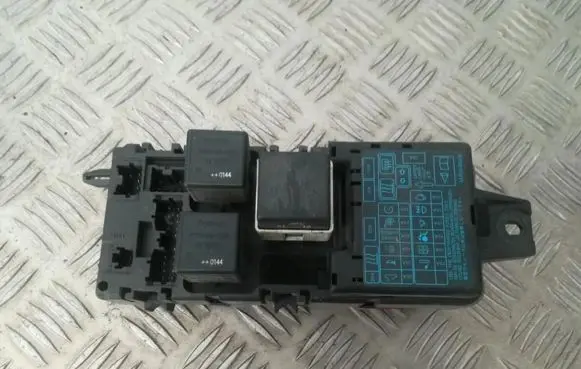 Mitsubishi Space Star Fuse box set mr318828 mb953355