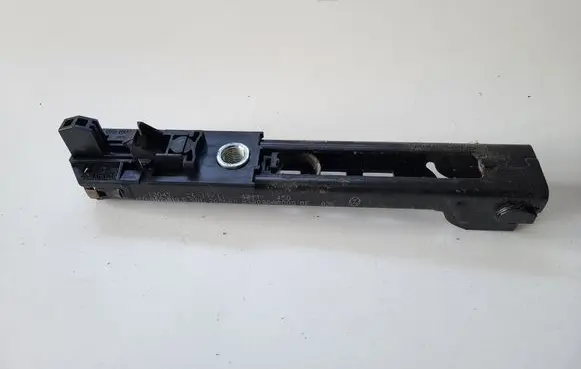 Volkswagen PASSAT B7 Seat belt height adjuster 