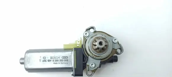 Mercedes-Benz C W204 Seat adjustment motor 0390203001 820289224