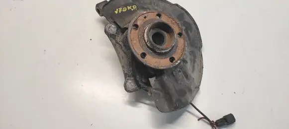 Volvo V70 Front wheel hub 9461943