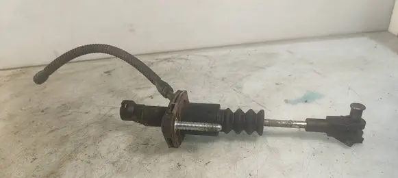Opel Astra H Clutch master cylinder 90523769