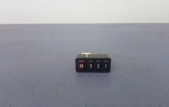 BMW 5 E39 Seat heating switch 8352160