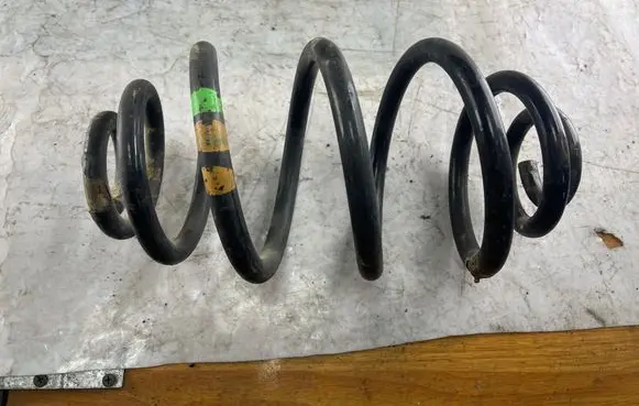 Volkswagen PASSAT B5 Rear coil spring