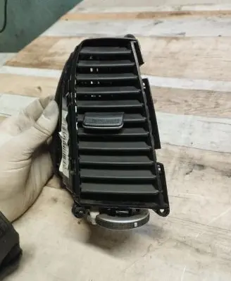 Hyundai Santa Fe Dash center air vent grill