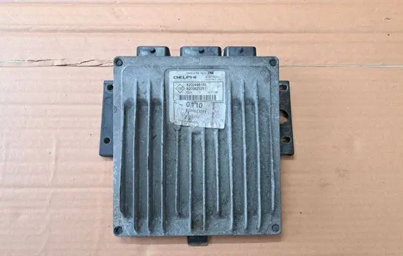 Renault Kangoo I Engine control unit/module 8200498185