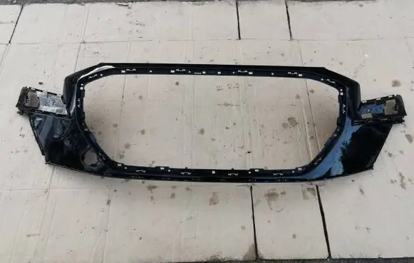 Front bumper upper radiator grill