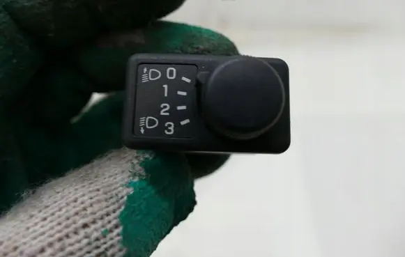 Nissan Almera Tino Headlight level height control switch 36997B