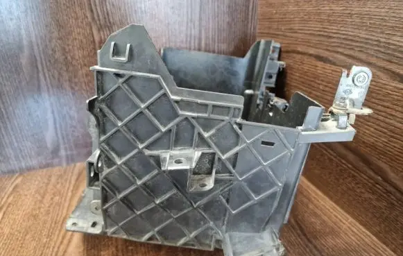 Opel Vivaro Battery tray 244465670R 244460003R