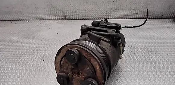 Ford C-MAX I Air conditioning (A/C) compressor (pump) 