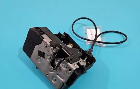 Opel Vivaro Front door lock IMPRK1394854