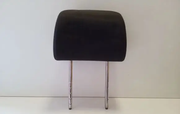 Volkswagen Golf V Front seat headrest 