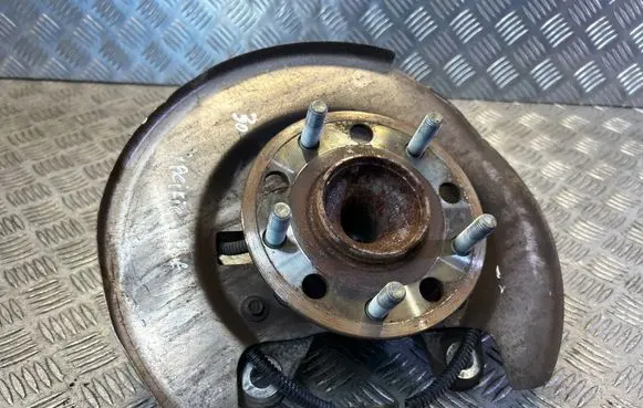 Chrysler Pacifica Rear wheel hub spindle/knuckle 