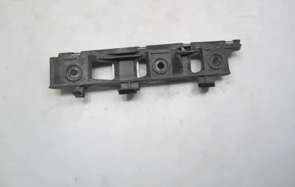 Volkswagen PASSAT B6 Front bumper mounting bracket 3C0807184