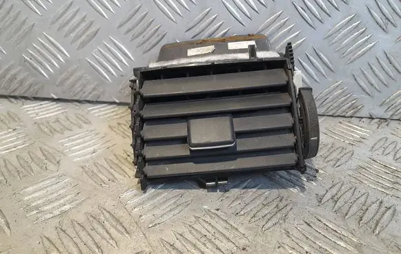 Toyota Avensis T270 Dash center air vent grill