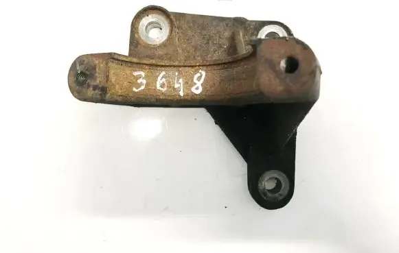 Volvo V70 Engine mounting bracket