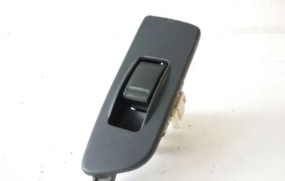 Nissan X-Trail T30 Electric window control switch 94266FF060