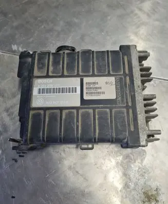 Volkswagen PASSAT B3 Engine control unit/module 0261200277 443907311ET