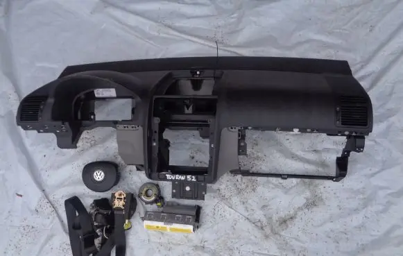 Volkswagen Touran I Airbag set with panel 