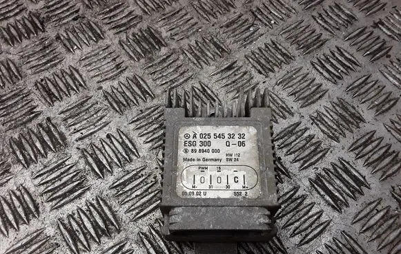 Mercedes-Benz A W169 Coolant fan relay A0255453232