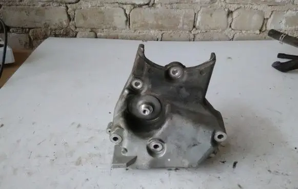Opel Zafira C Engine mounting bracket 55568812