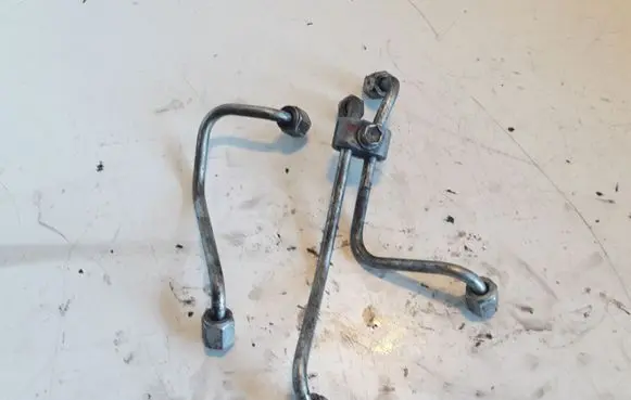 Toyota Avensis T250 Fuel injector supply line/pipe 