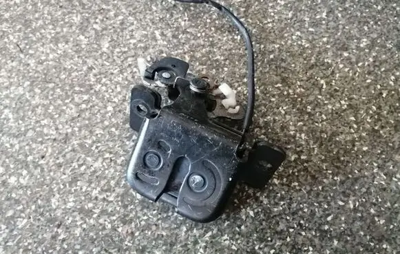 KIA Sorento Tailgate/trunk/boot lock/catch/latch 812303E000