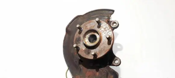 Toyota RAV 4 (XA30) Front wheel hub