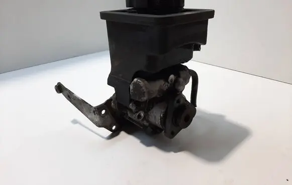 BMW 3 E46 Power steering pump 91208