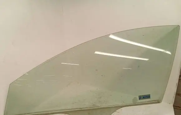 Mazda 3 II Front door window glass four-door