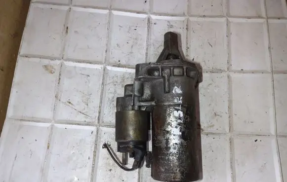 Chrysler Voyager Starter motor 4686107 1005821295