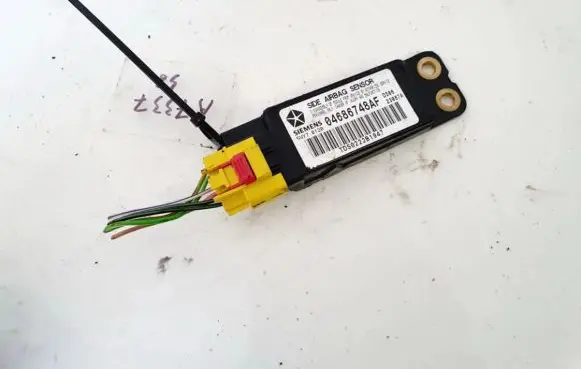 Chrysler Voyager Airbag deployment crash/impact sensor 04686748af 5wy70120