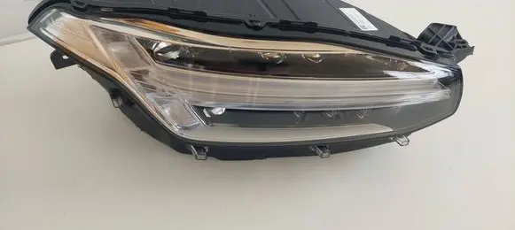 Volvo XC90 Headlight/headlamp 32404716