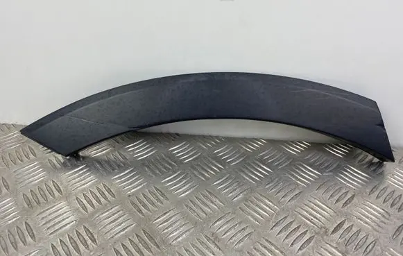 Rear fender molding trim