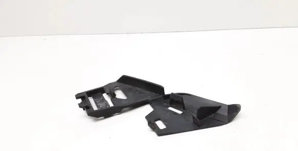 Volvo V50 Front bumper mounting bracket 30678262