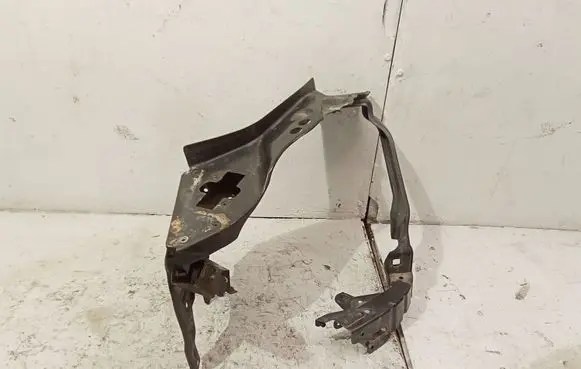 Mercedes-Benz CLS C219 Headlight/headlamp mounting bracket