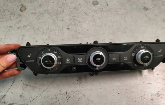 Audi A4 S4 B9 Climate control unit 8W0820043