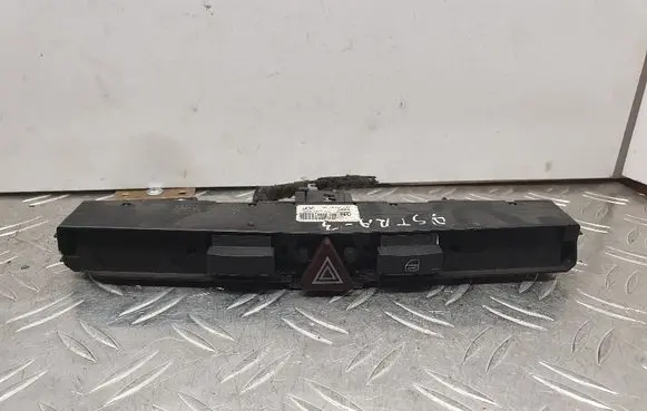 Opel Astra H Hazard light switch 13100105 03758075