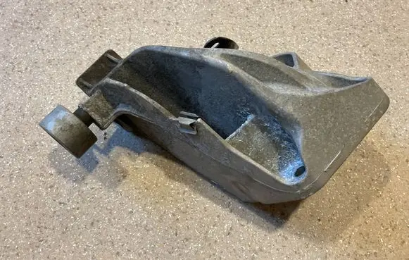 BMW X5 G05 Engine mounting bracket 6884475